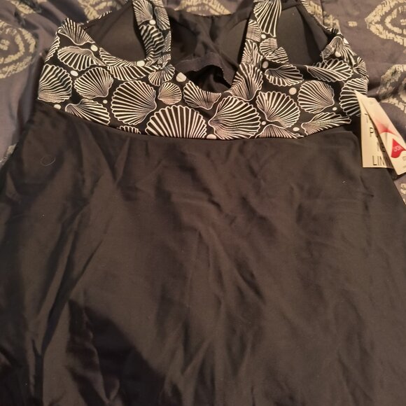 Women Within Bathing Suit - Picture 4 of 4